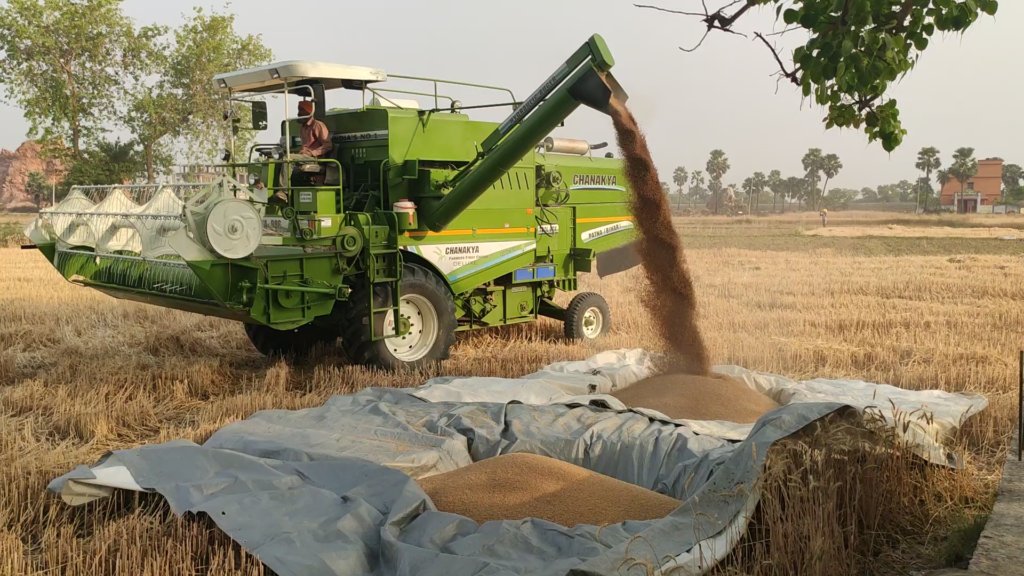 Chanakya 996 self-propelled combine harvester