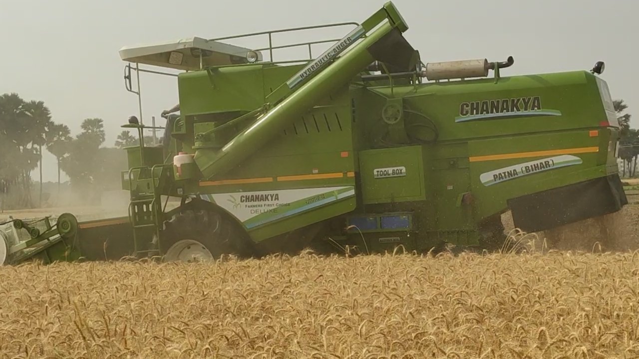 Chanakya 996 pouring grain via auger